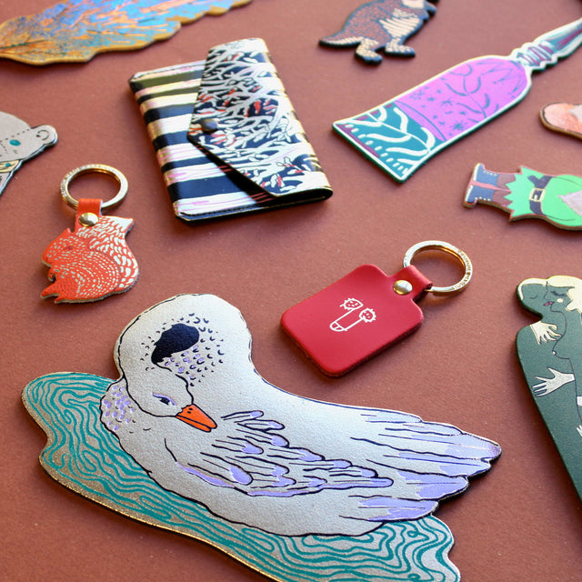 Giant Swan Magnet